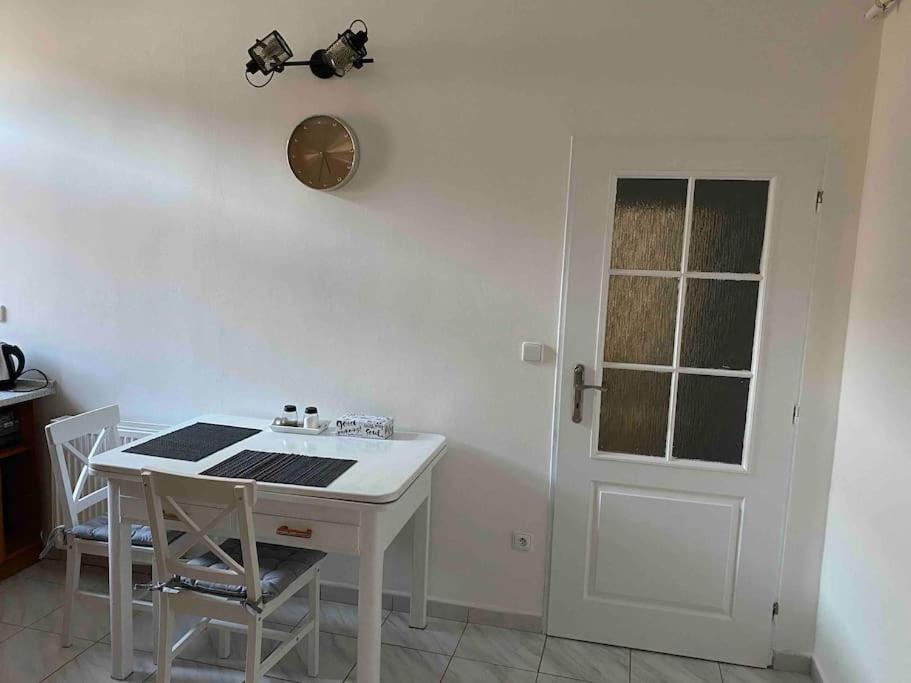 Apartamento B12 - Bohdanecska 12 Pardubice Exterior foto
